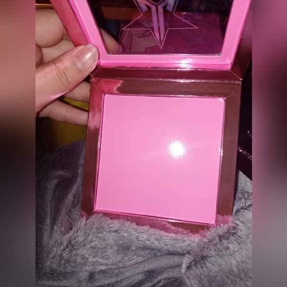 Jeffree Star Magnetic Pallet - Picture 2 of 3